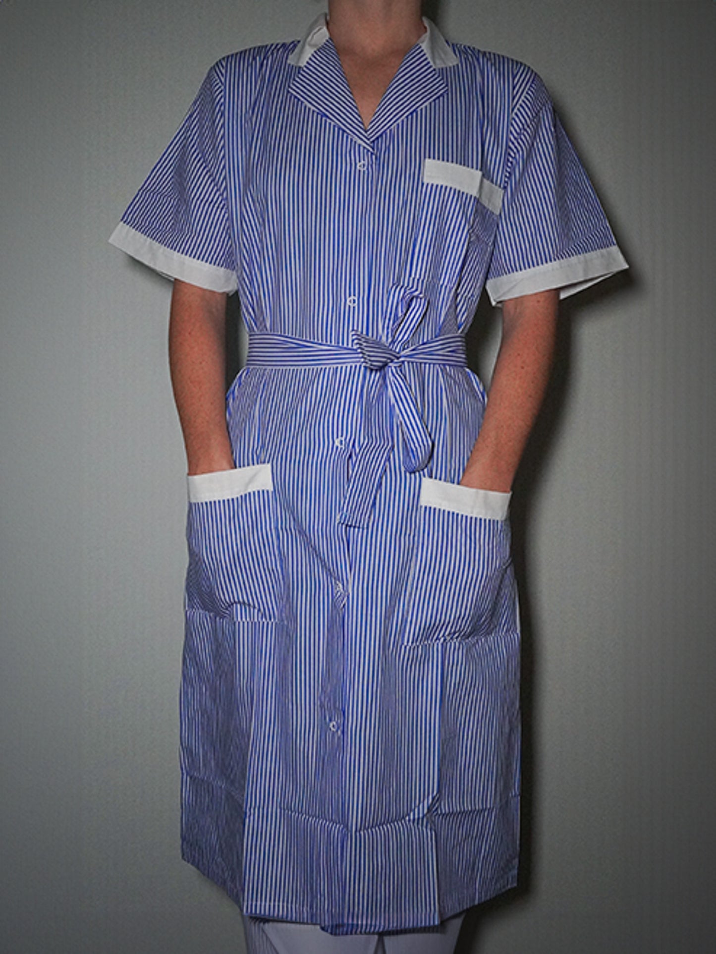 Blouse de travail bleue pour femme