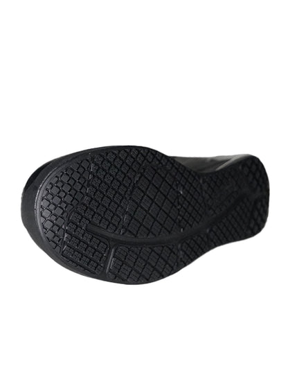Chaussure antidérapante pour le service avec lacet
